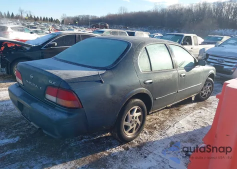 1997 Nissan Maxima Gle/Gxe/Se z USA, uszkodzony, nr VIN JN1CA21D0VT803567